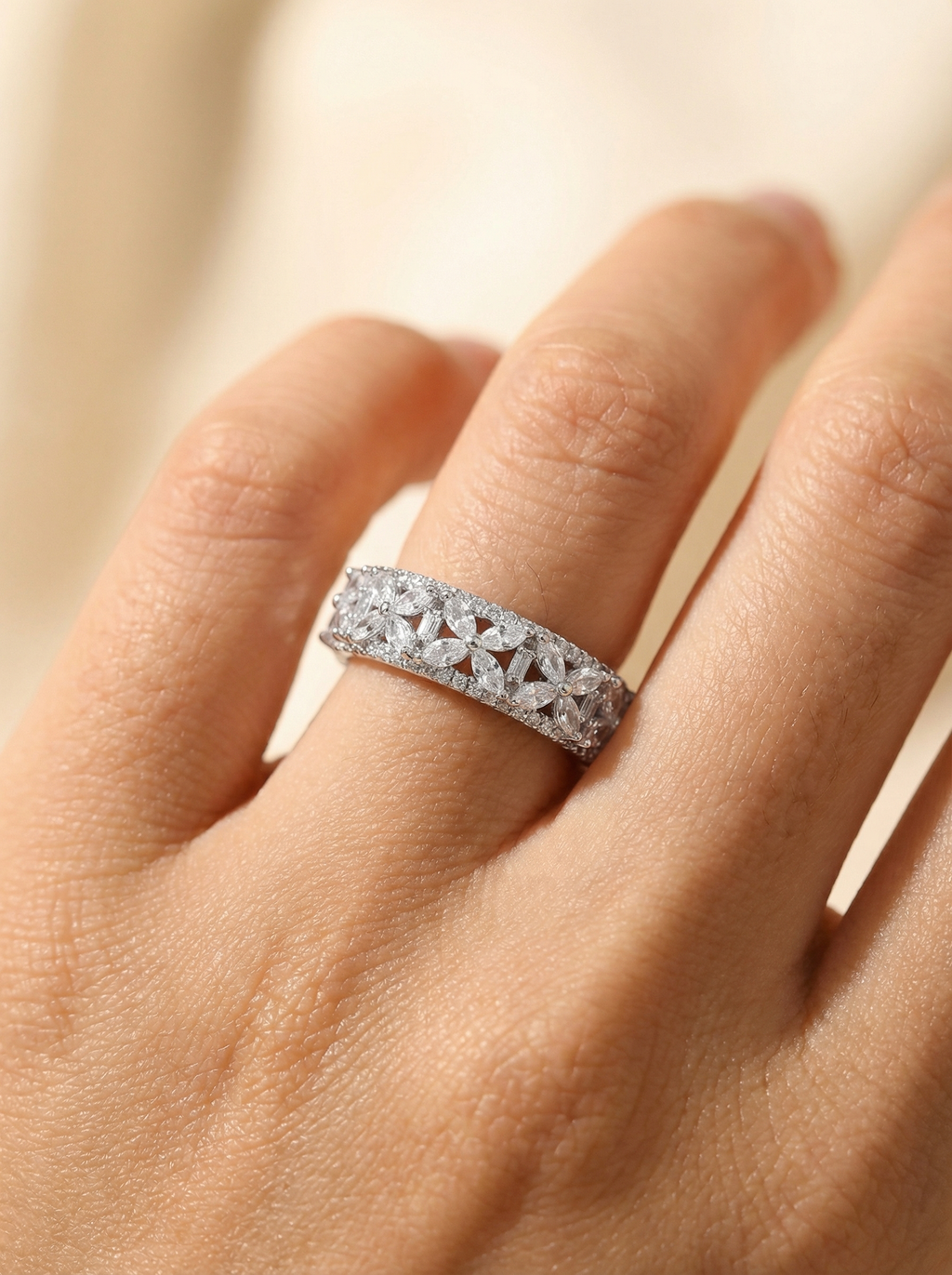 Daisy Bloom Band Ring